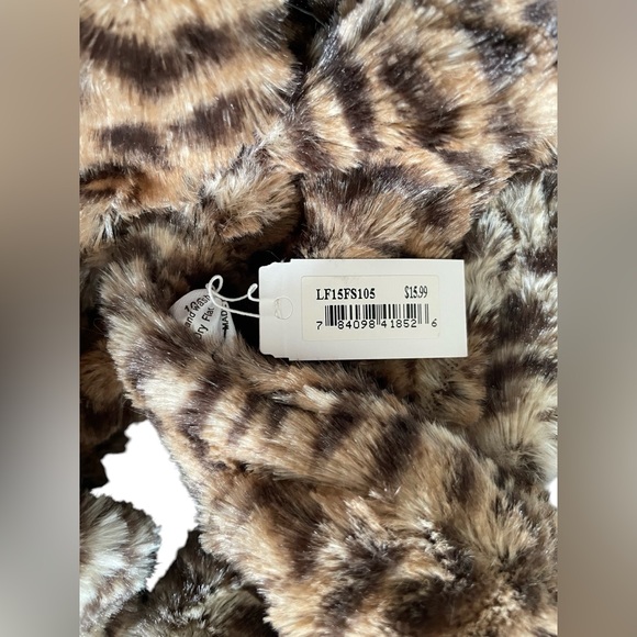NWT Ethel and Myrtle cheetah leopard animal print faux fur scarf - Picture 3 of 4